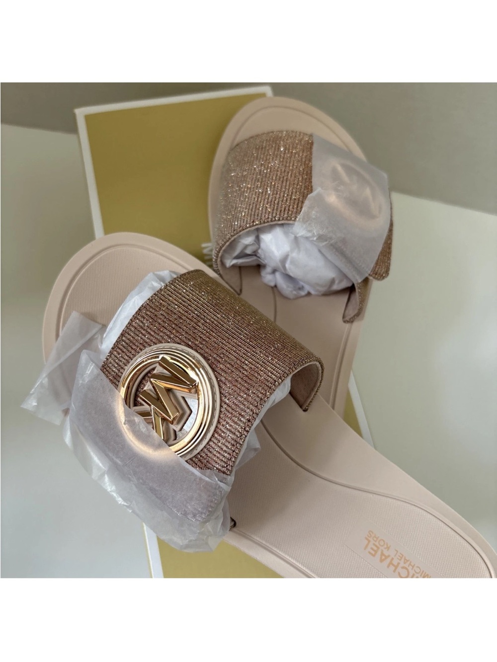 Michael Kors Women's MK Glitter Chain Mesh Charm Slide, Rose Gold, 8 Brand New - Picture 9 of 14